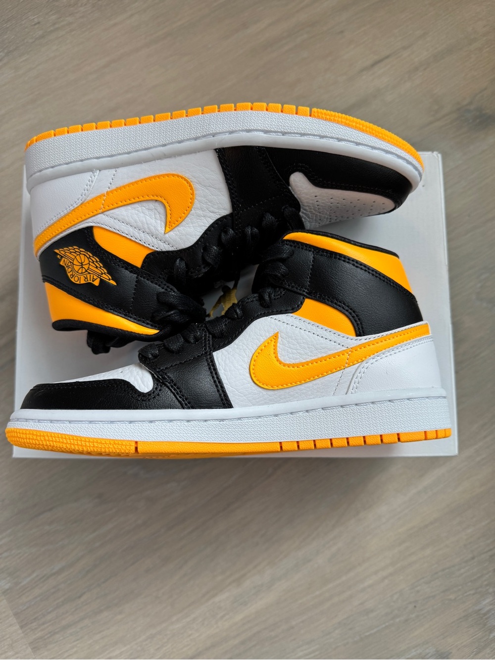 Nike Air Jordan 1 Mid SE Laser Orange White Black Womens 5.5 CV5276-107